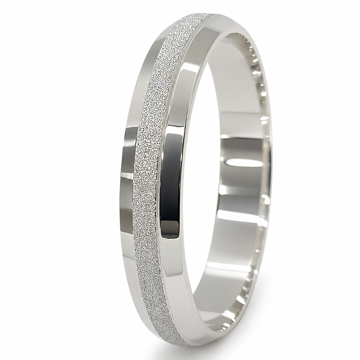 ALIANÇA DE PRATA 4,0MM ABAULADA RETA C/ DIAMANTADO CENTRAL